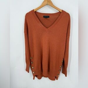 Tahari V-neck oversized side button sweater in a rusty burnt orange color M
